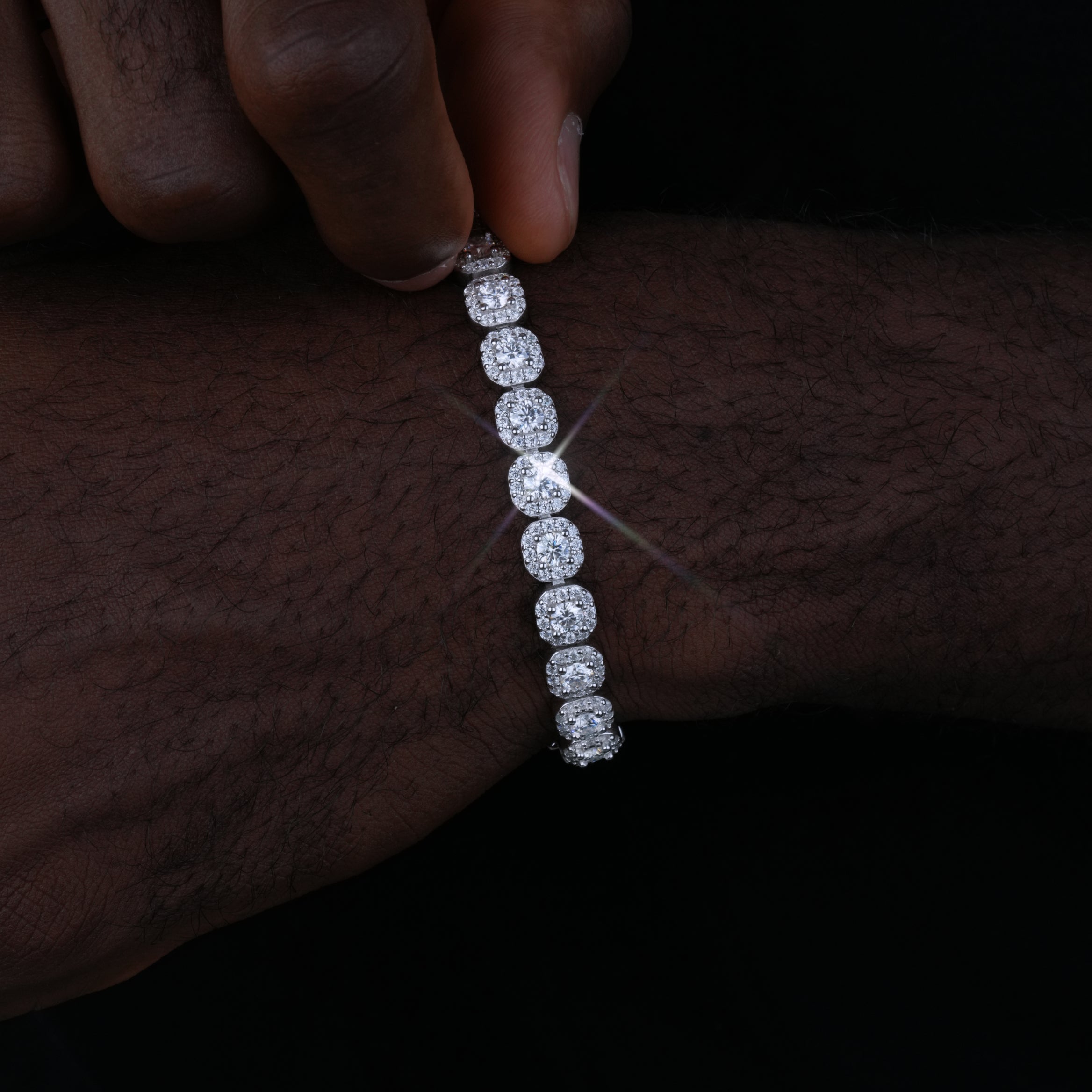 925S & VVS Moissanite 8MM Clustered Tennis Bracelet