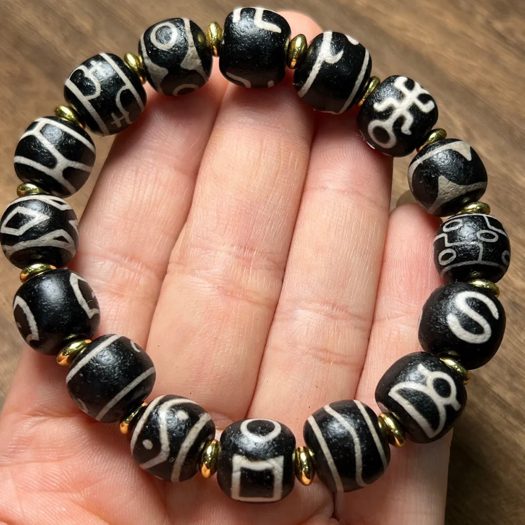 Tibetan Dzi Bead Bracelet – High-Oil Aged Agate with Carved Symbols