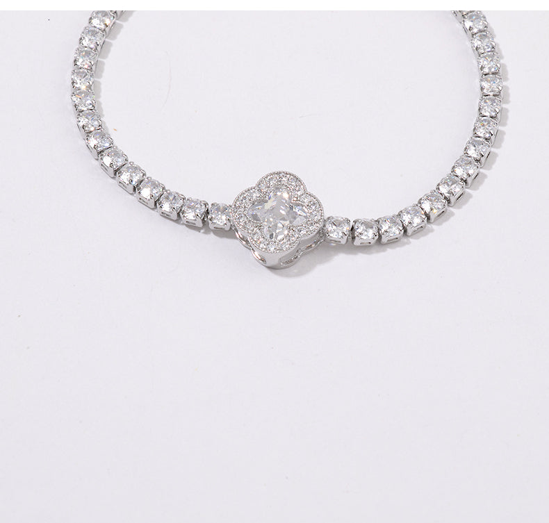 S925 Moissanite Clover Bracelet – Elegant Sparkle with Lucky Charm Design