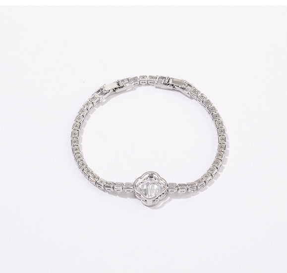 S925 Moissanite Clover Bracelet – Elegant Sparkle with Lucky Charm Design