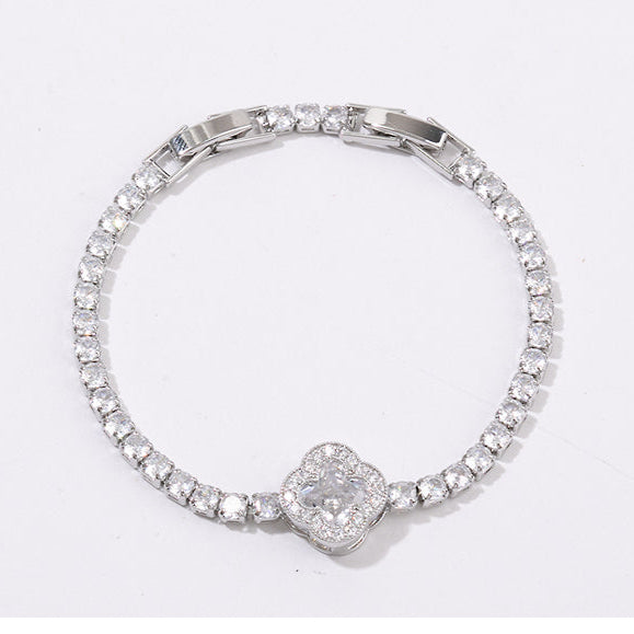 S925 Moissanite Clover Bracelet – Elegant Sparkle with Lucky Charm Design